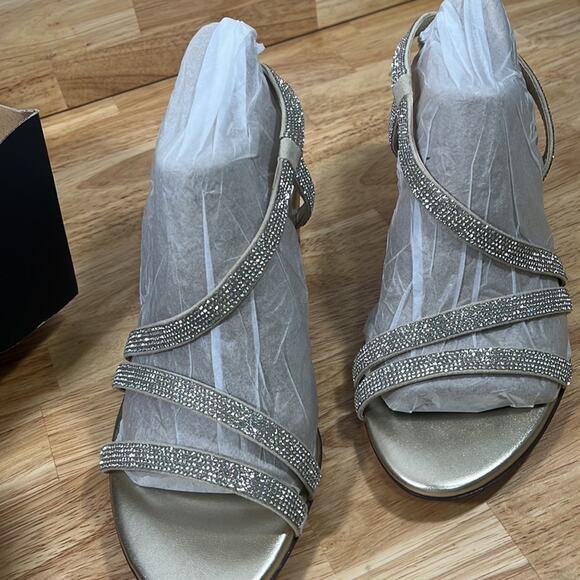 NEW Naturalizer 7.5 Women's Vanessa Gold Rhinestone Silver Block Heel Shoes - Picture 10 of 10